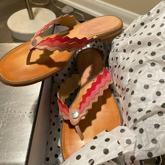 NIB Isaak Mizrahi Gina leather red pink scalloped trim sandal 6.5 flip flops - Picture 9 of 11
